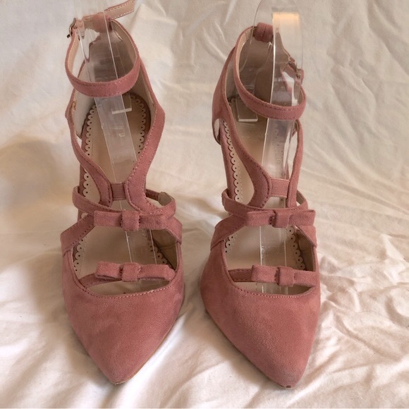 JOURNEE COLLECTION “Suede” Strap-Front Pumps (7.5M) - Picture 2 of 15